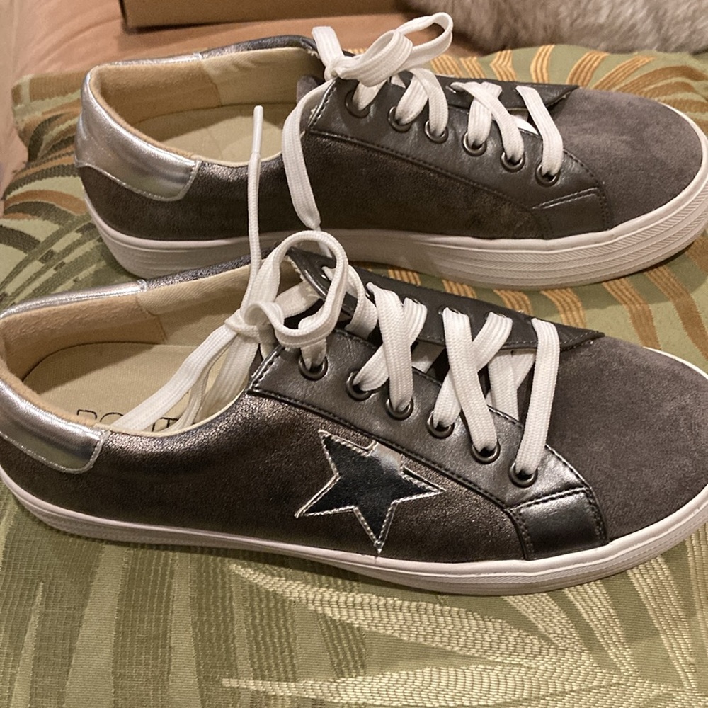 Boutique by Corkys pewter silver grey sneakers with silver star size 7